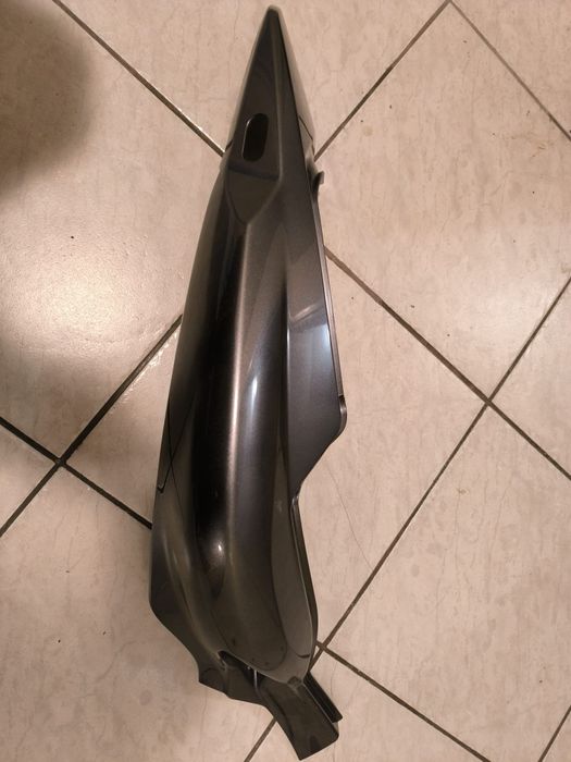 Boczek owiewka boczna prawa  tylna Yamaha TZR