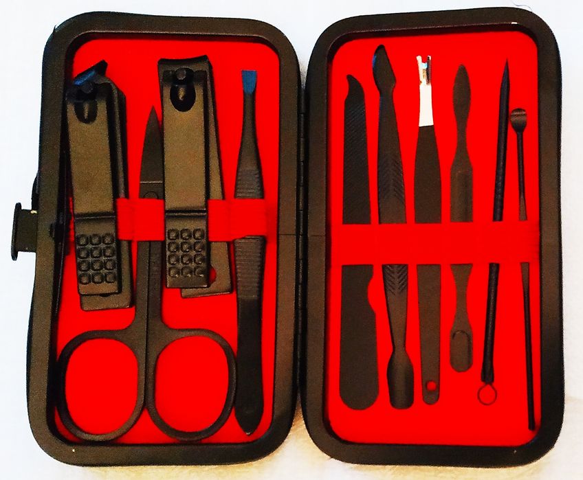 Маникюрный набор из 10 предметов.