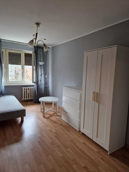 tylko studenci, Osiedle Rzeczypospolitej, 3 pokoje, osobna łazienka i WC. Przytulne mieszkanie, spokojna okolica