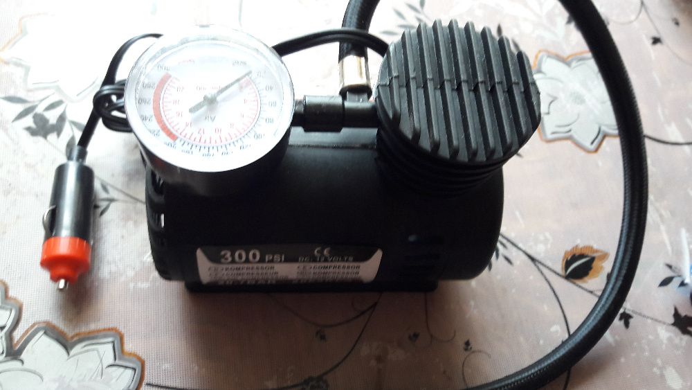 Автомобильный воздушный мини компрессор Новый!