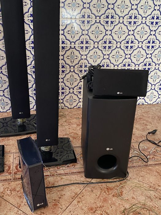 Colunas e DVD , da marca LG