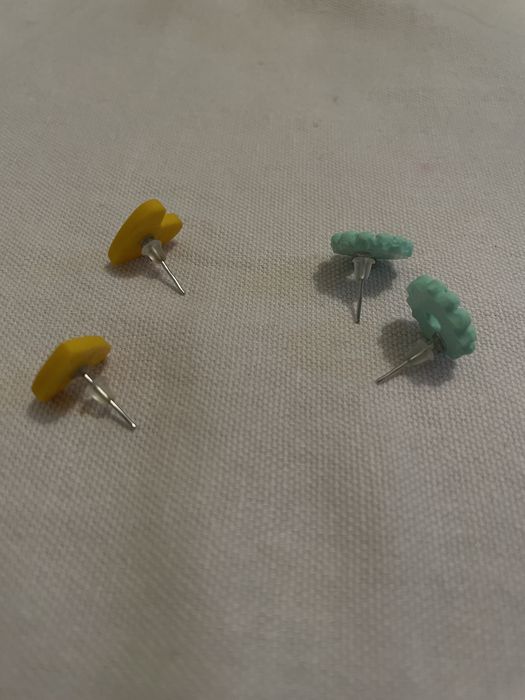 Brincos em FIMO.