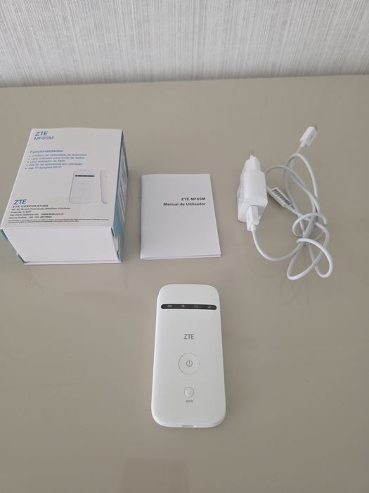 Vendo hotspot/router portátil ZTE MF65M, usado e em bom estado de funcionamento.