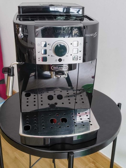 Máquina de Café Automática DELONGHI Magnifica S