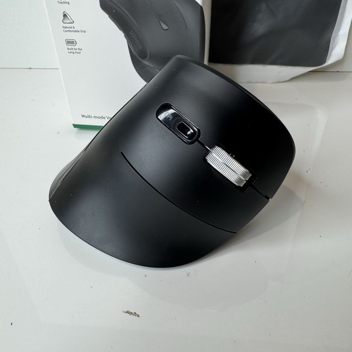 Беспроводная вертикальная мышь UGREEN MU008