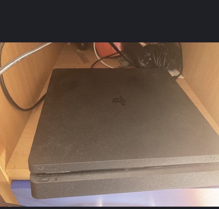 Playstation 4 slim
