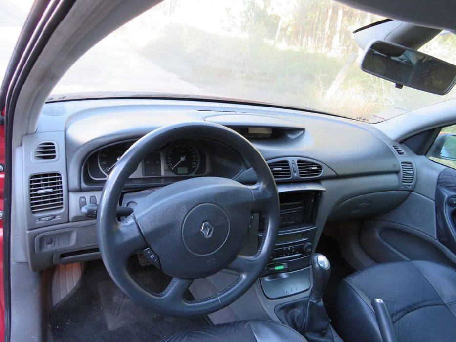 Renault Laguna II 1.8 (116Cv) de 2003 - Peças Usadas (8583)