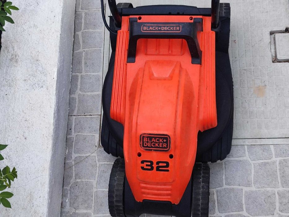 Maquina cortar relva Black+Decker