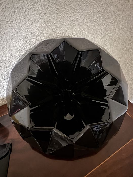 Conjunto de taças decorativas geométricas — branco e preto, design moderno