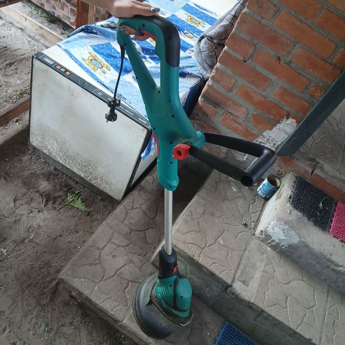 Электро триммер BOSCH