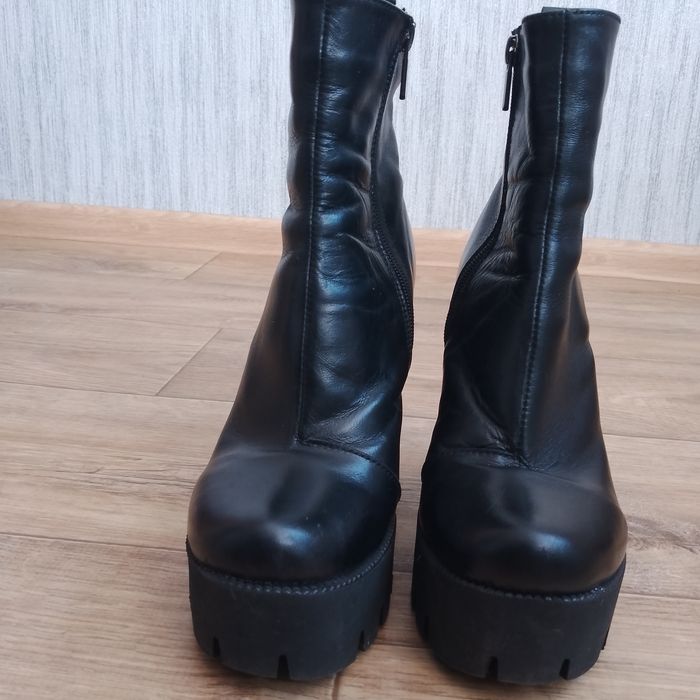 Продам кожаные женские ботинки