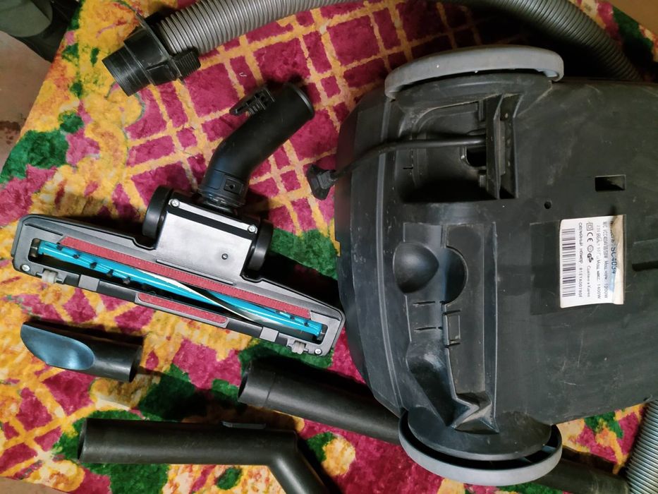 Гарний пилосос Samsung SC 4034 турбощітка