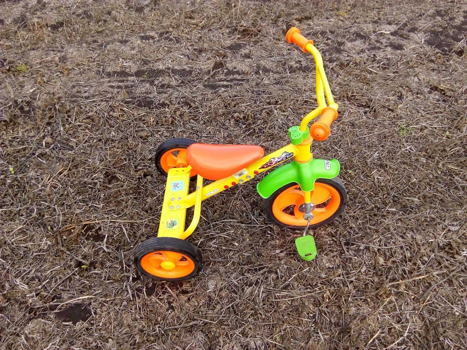 Дитячий триколісний велосипед