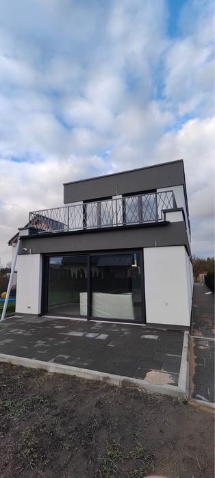 Balkon zewnętrzny, francuski, balustrada schodowa, ażurowa