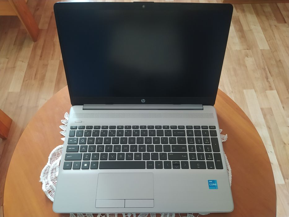 Laptop hp 250 g8