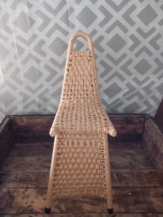 Peça de mobiliário artesanal, de origem alentejana