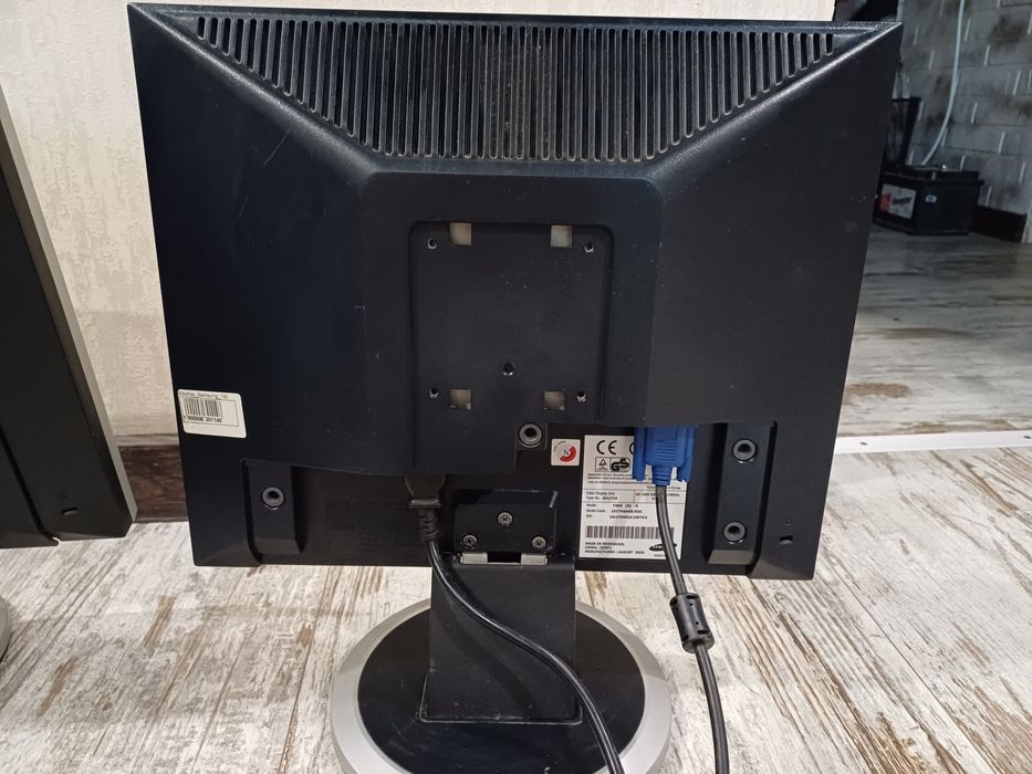 монитор Samsung SyncMaster 740N