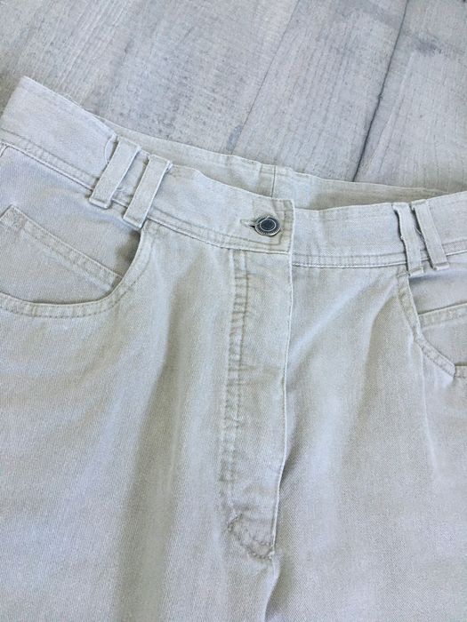 Jesnsy w jasnym kolorze