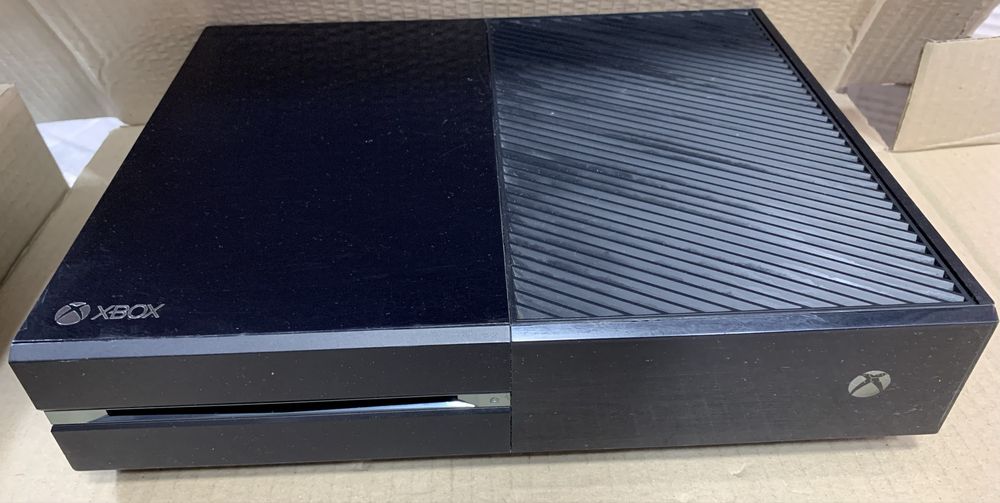 Microsoft Xbox One  (Model 1540)