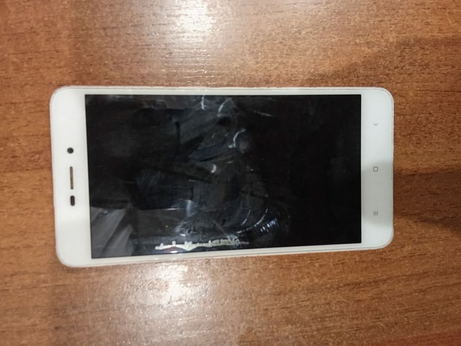 Продам 2 не робочі телефони