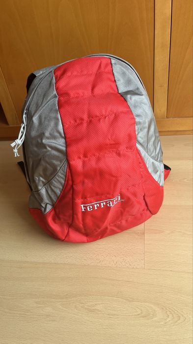 Mochila vermelha Ferrari (NOVO)