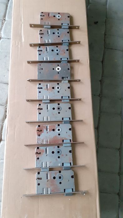 Zamki do drzwi solidne