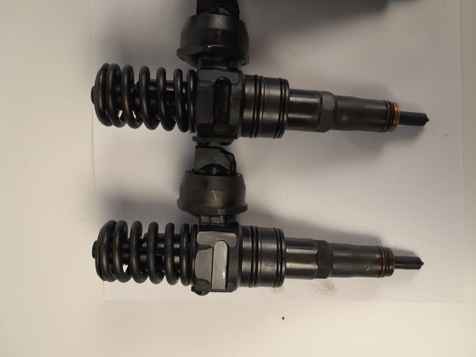 Комлект насос форсунок 2.0TDI VW Touran Caddy 2003-2010p 038130073BQ
