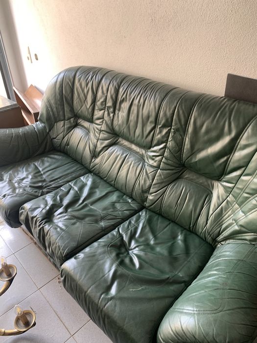 Conjunto de Sofás em Pele Verde (Sofá 3 Lugares + Poltrona)