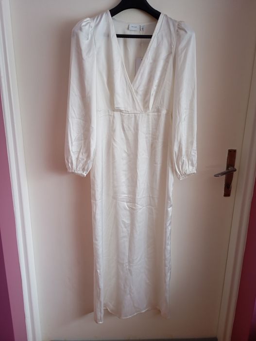 Biała długa sukienka Vila gumki na rękawach