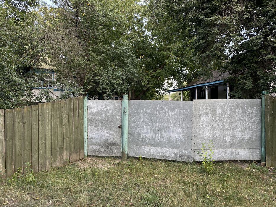 Продам будинок із земельною ділянкою! торг!