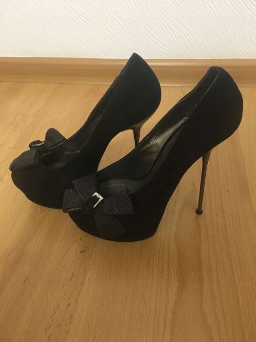 Нарядні замшеві туфлі Carlabei, розмір 36