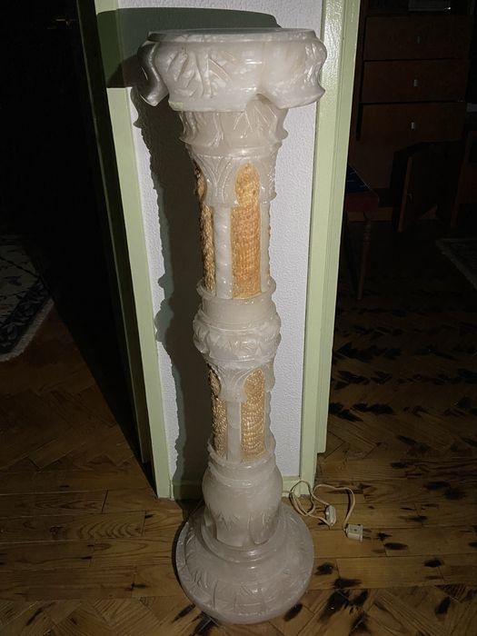 Coluna/Candeeiro em Mármore