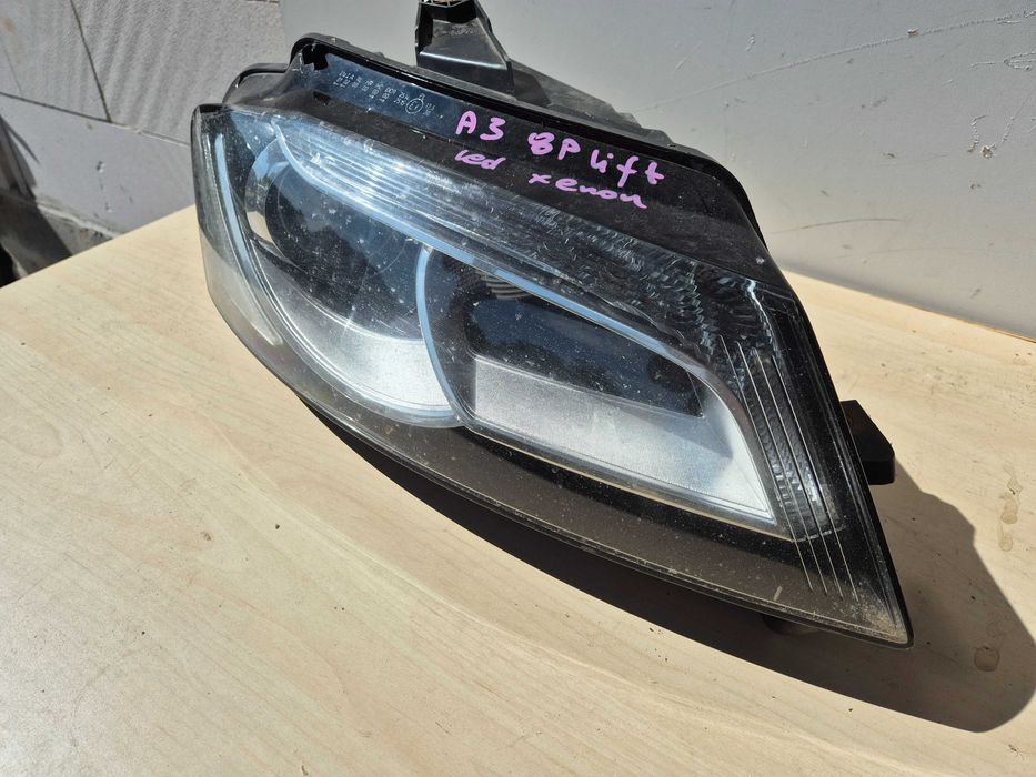 Audi A3 8P lift lampa przednia prawa led xenon.
