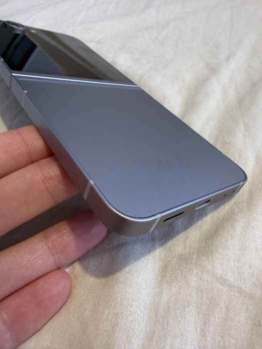 Samsung Galaxy z Flip 16