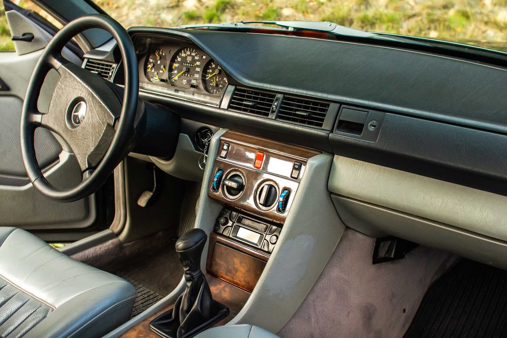 Mercedes Benz W124 coupe