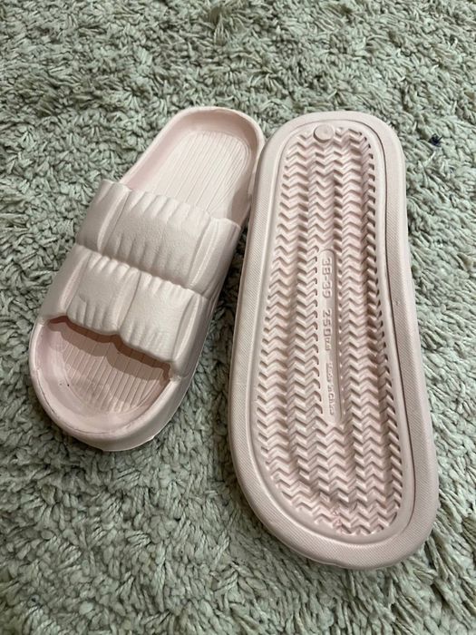 Жіночі мягкі тапочки