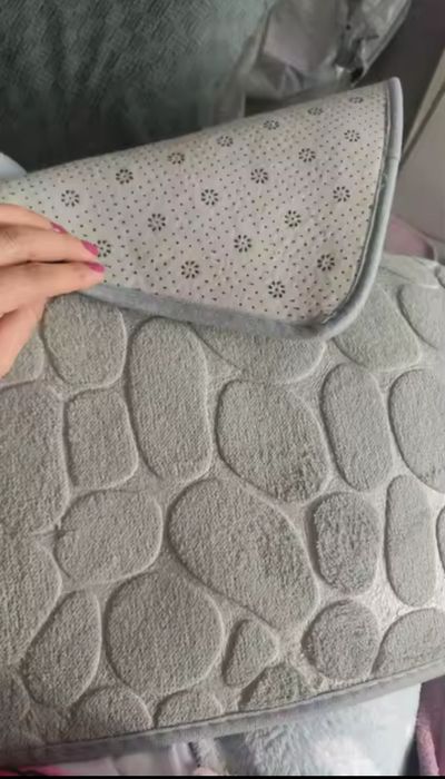 Коврик в ванную комнату или в туалет 60/40см очень хорошего качества