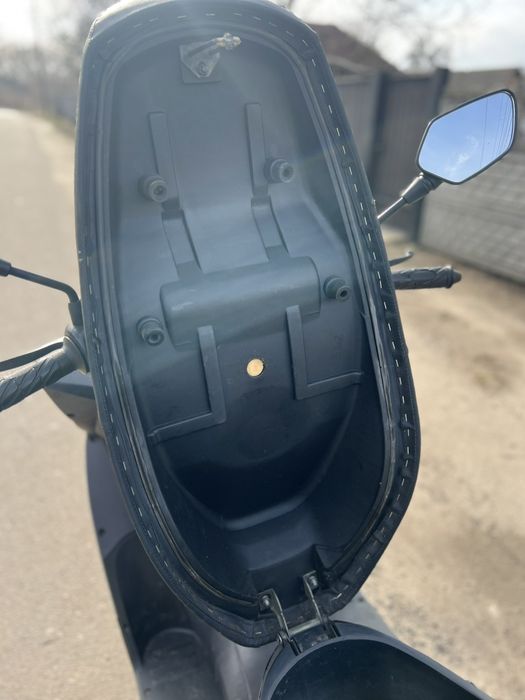 Продам скутер YIBEN YB150T-11