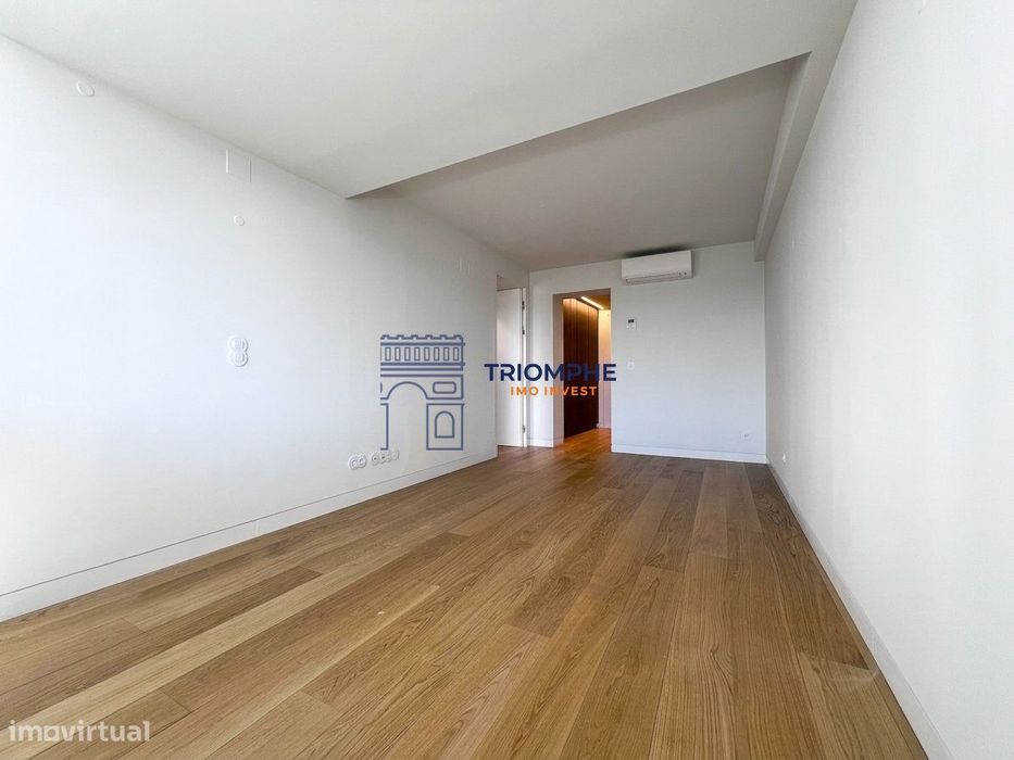 T1 - Infante Santo com Parqueamento e Piscina