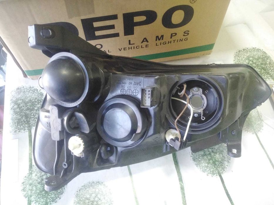 Farol Direito Opel Corsa de 2001 Novo