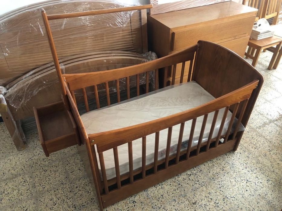 Cama de bebé madeira maciça