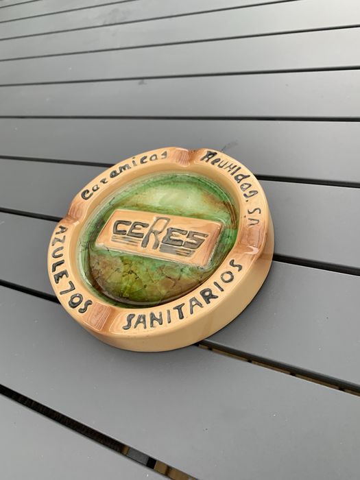 Cinzeiro de porcelana