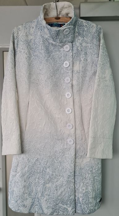 Śliczny płaszcz Desigual roz.38