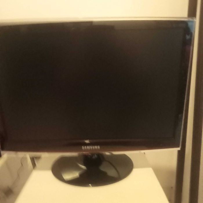 Vendo TV  24 em perfeito estado