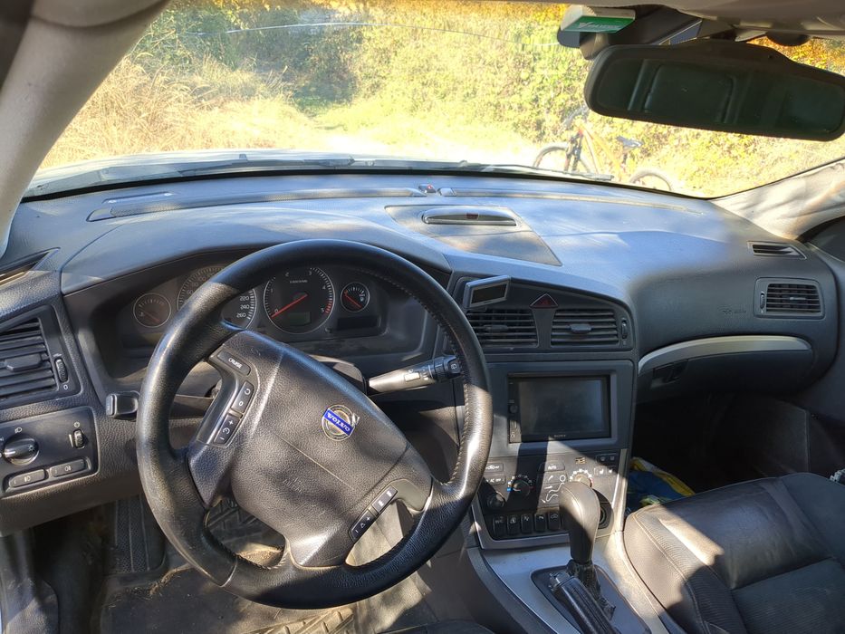 Volvo V70 2.4 D5 (D5244T5) — 2006 — 411.000 km Avaria no motor — muitas peças novas — matrícula alemã
