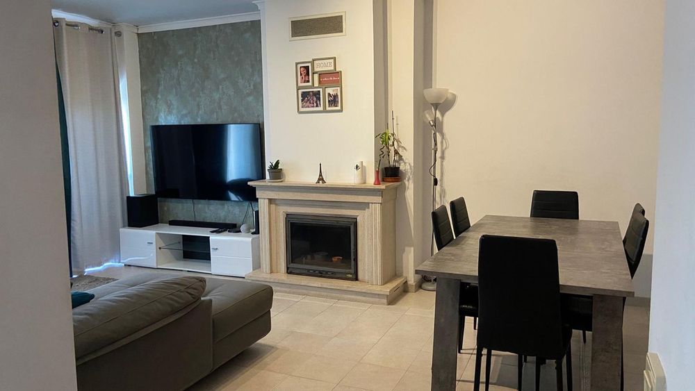 T3, 2 casas de banho garagem e arrecadação