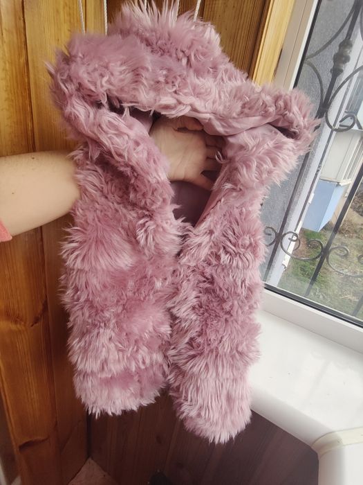 Жилетка хутрова на дівчинку 128 см