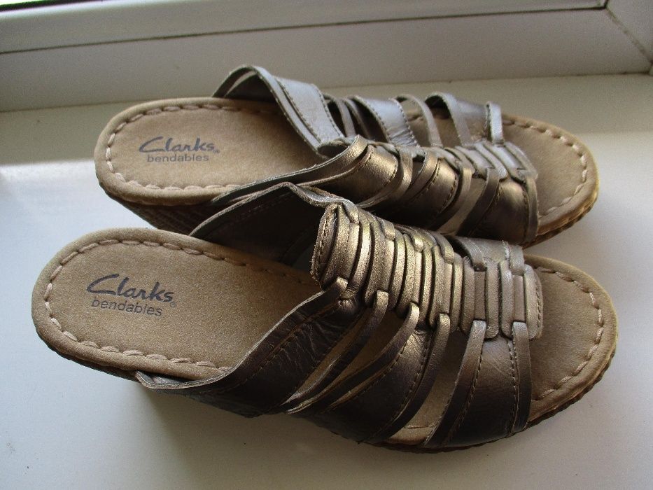Шикарные кожаные шлепки Clarks
