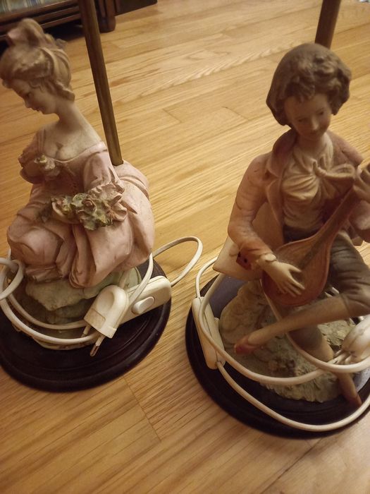 Par de candeeiros em bom estado