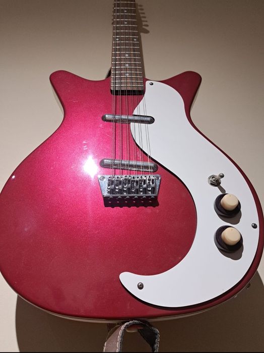 Guitarras elétricas Danelectro, modelos icónicos, em excelente estado